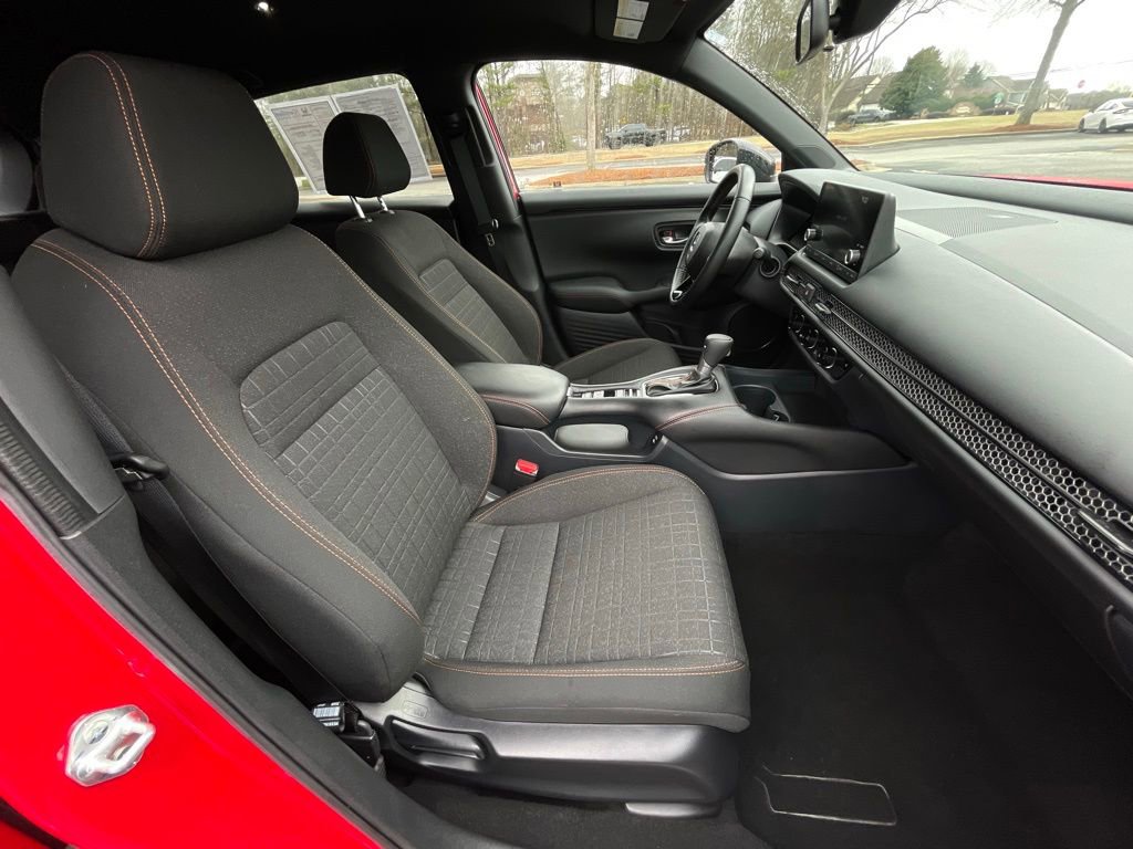 Certified 2025 Honda HR-V Sport image 31
