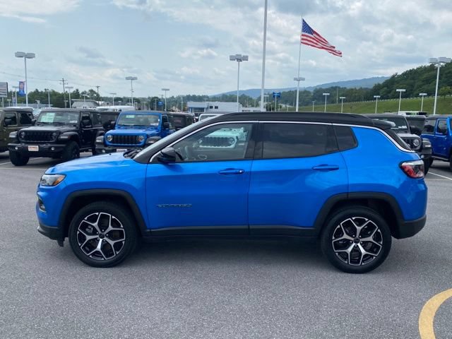 Used 2025 Jeep Compass Limited AWD/4WD image 2