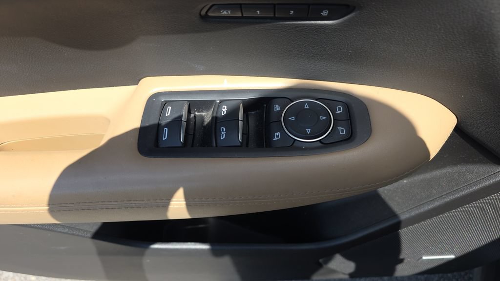 Used 2022 Cadillac XT6 Premium Luxury w/ Platinum Package FWD image 12