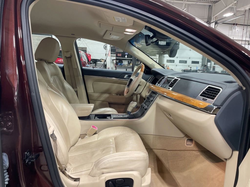 Used 2009 Lincoln MKS image 17