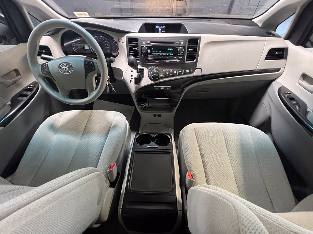 Used 2013 Toyota Sienna LE FWD image 25