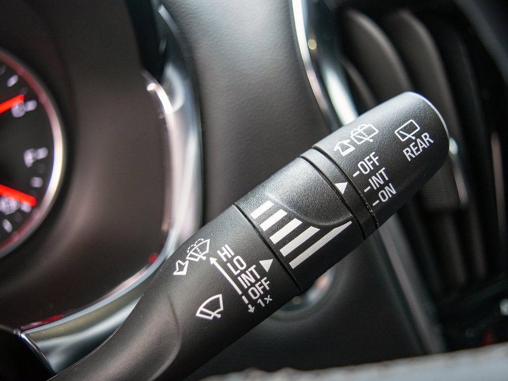 Used 2023 Chevrolet Traverse Premier w/ Redline Edition image 15