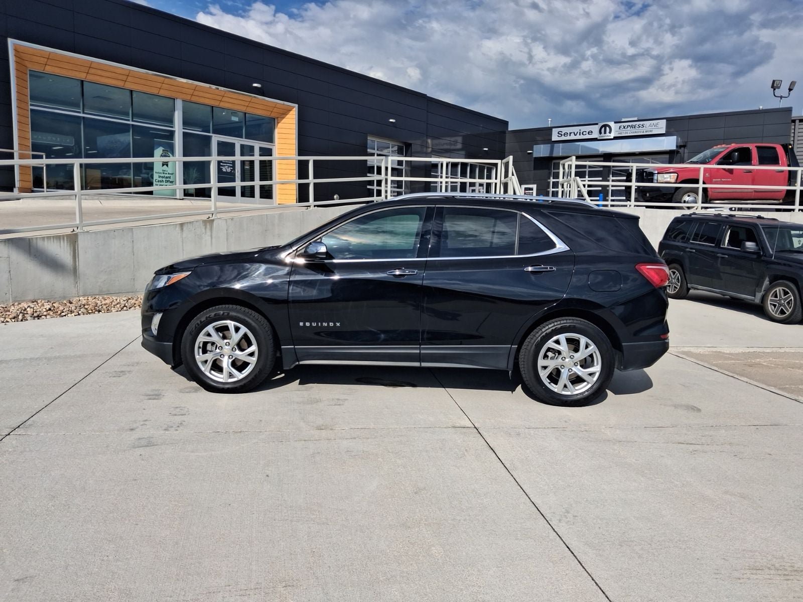 Used 2020 Chevrolet Equinox Premier FWD image 2