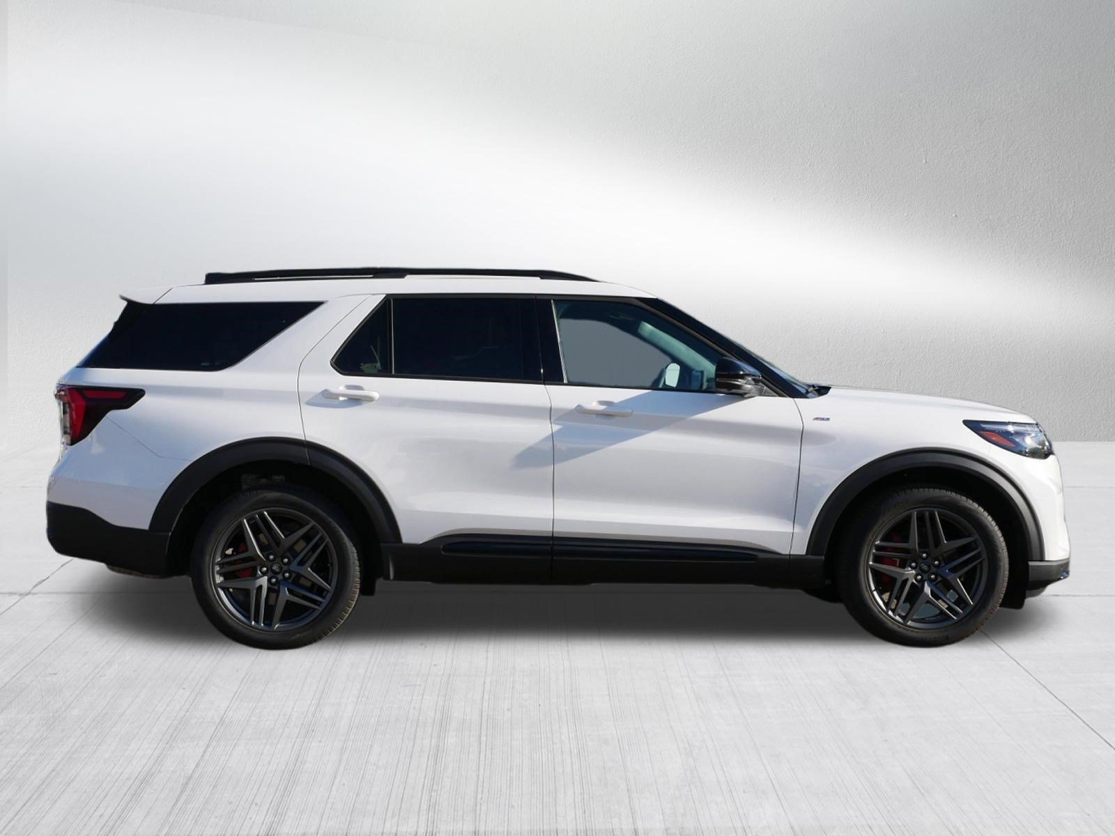 Used 2026 Ford Explorer ST-Line w/ ST-Line Street Pack AWD/4WD image 8