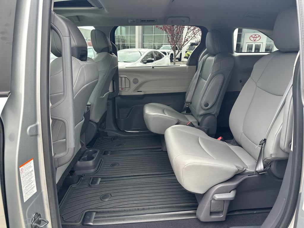 Certified 2021 Toyota Sienna XLE image 13