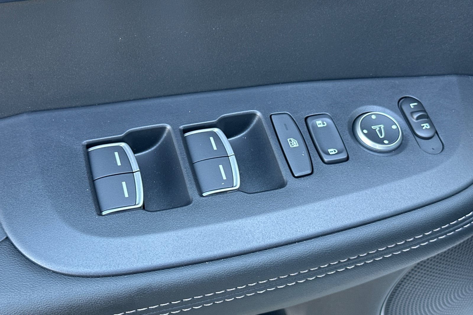 Used 2025 Acura ADX FWD image 38
