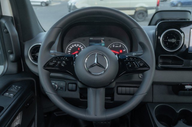 Used 2025 Mercedes-Benz Sprinter 2500 image 20
