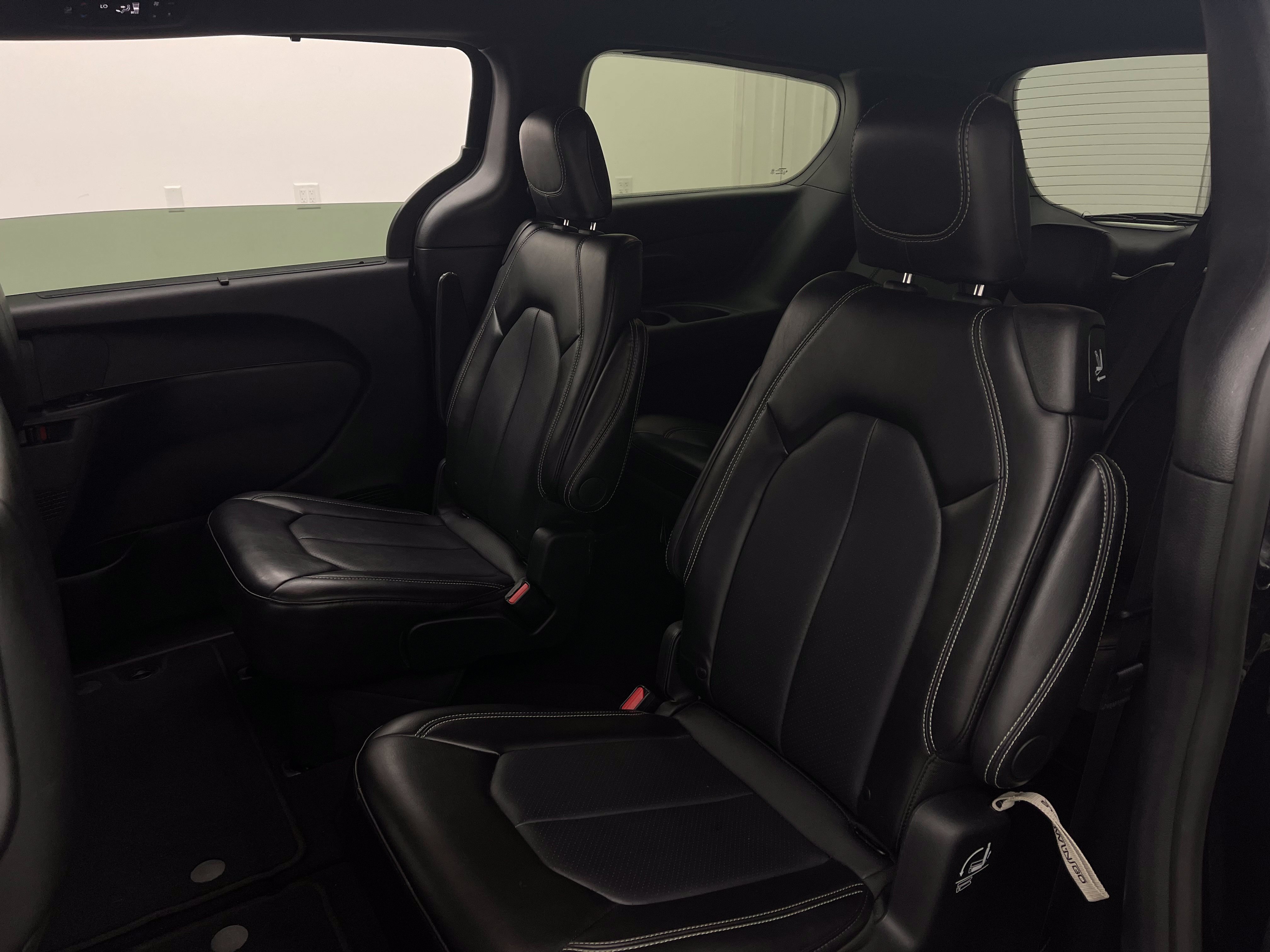 Used 2025 Chrysler Pacifica Select FWD image 39
