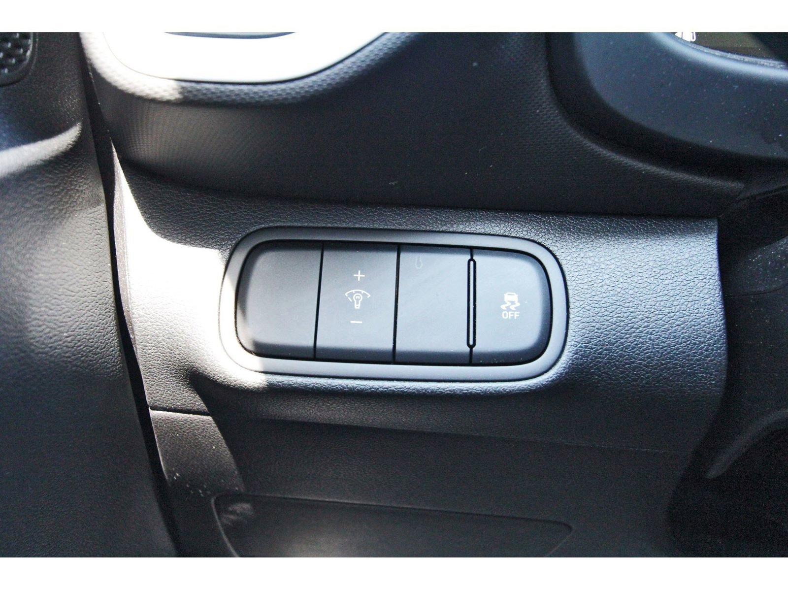 Used 2025 Hyundai Venue Limited image 18