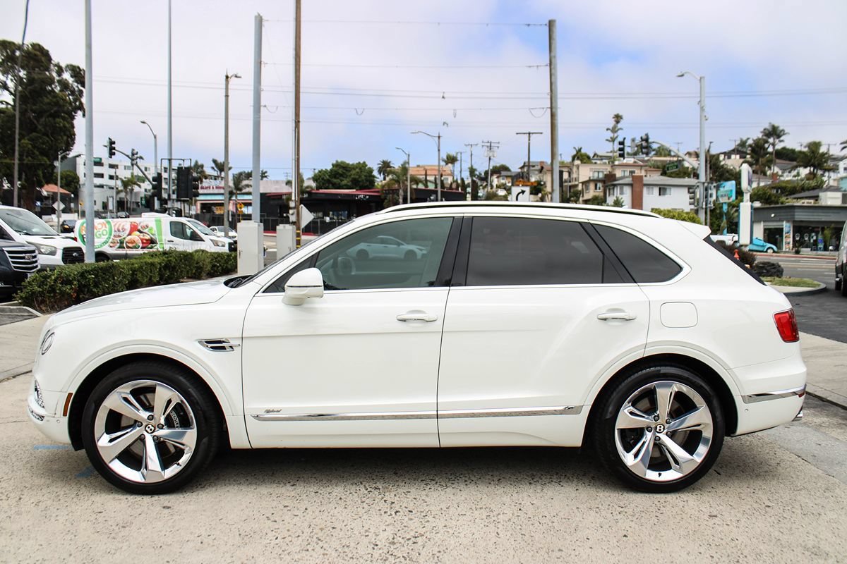 Used 2020 Bentley Bentayga Plug-In Hybrid AWD/4WD image 2
