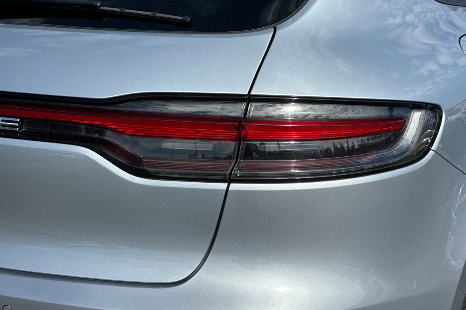 Certified 2022 Porsche Macan AWD/4WD image 28
