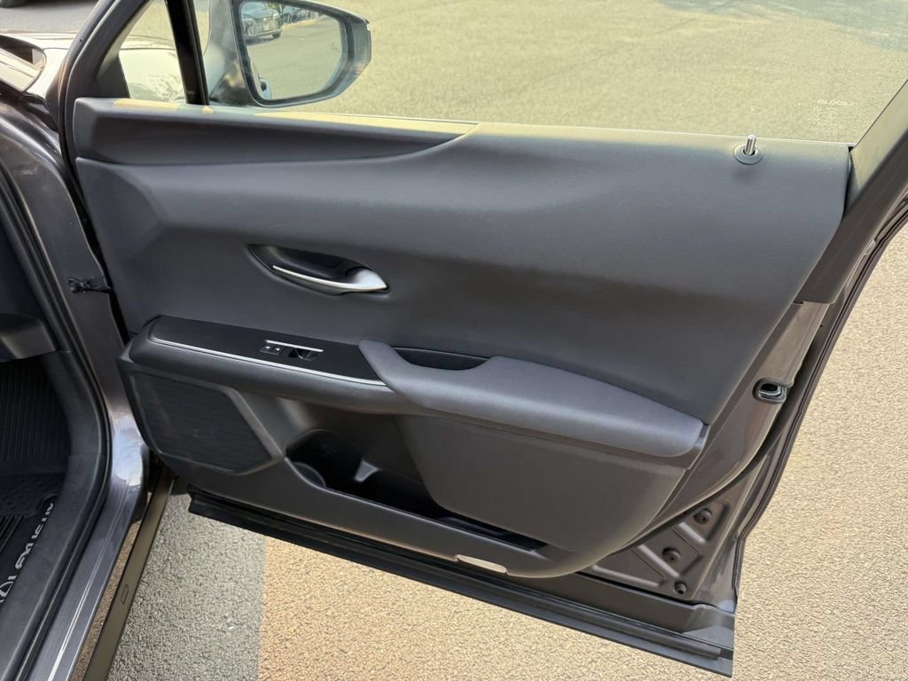 Used 2025 Lexus UX 300h AWD w/ Accessory Package (Z1) image 15