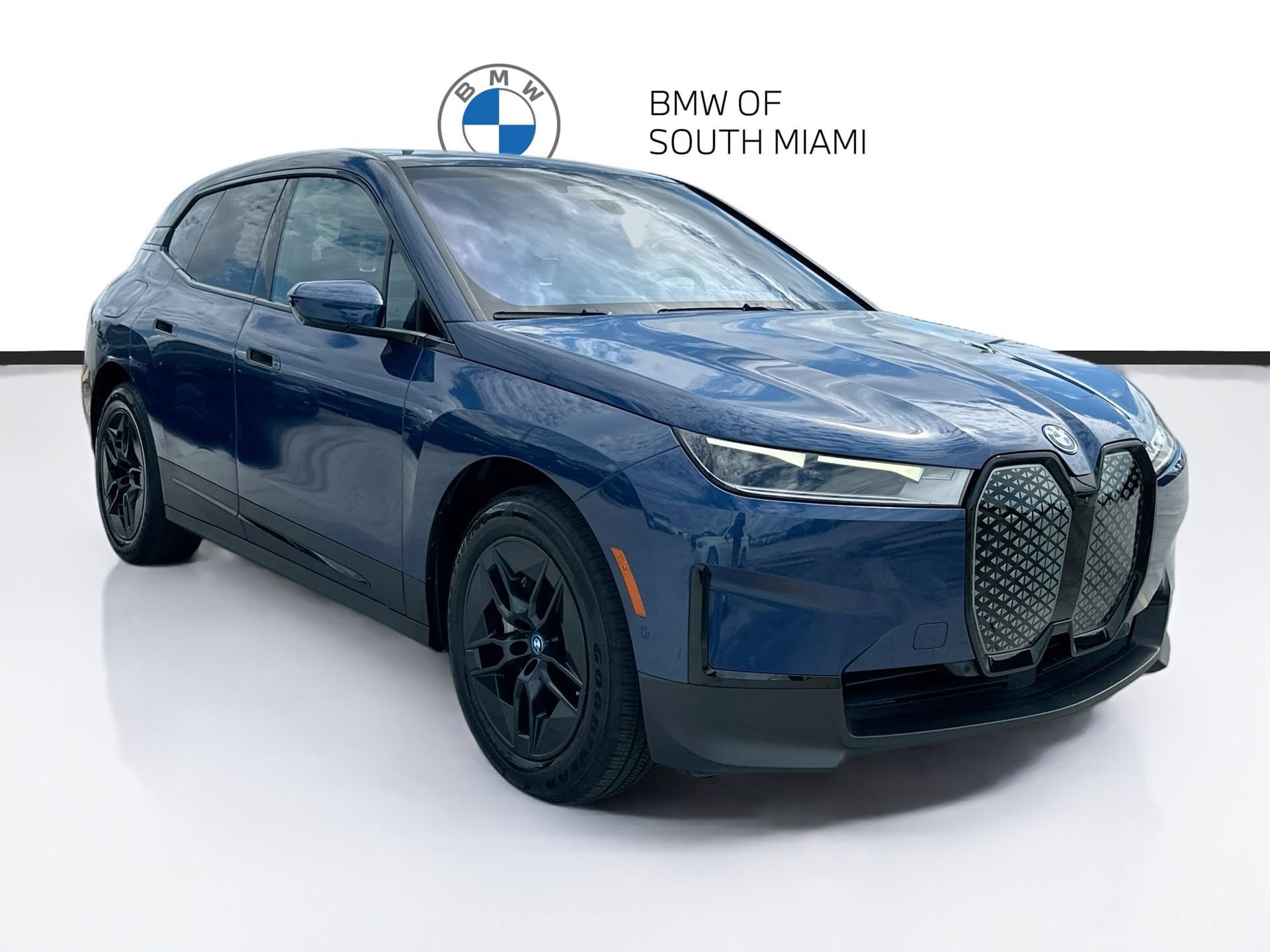 Used 2023 BMW iX xDrive50 w/ Convenience Package AWD/4WD image 1