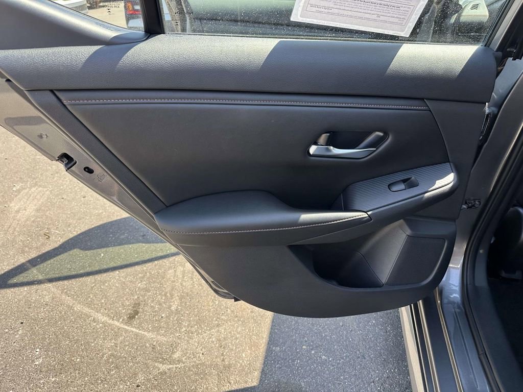 Used 2023 Nissan Sentra SR w/ Trunk Package image 17