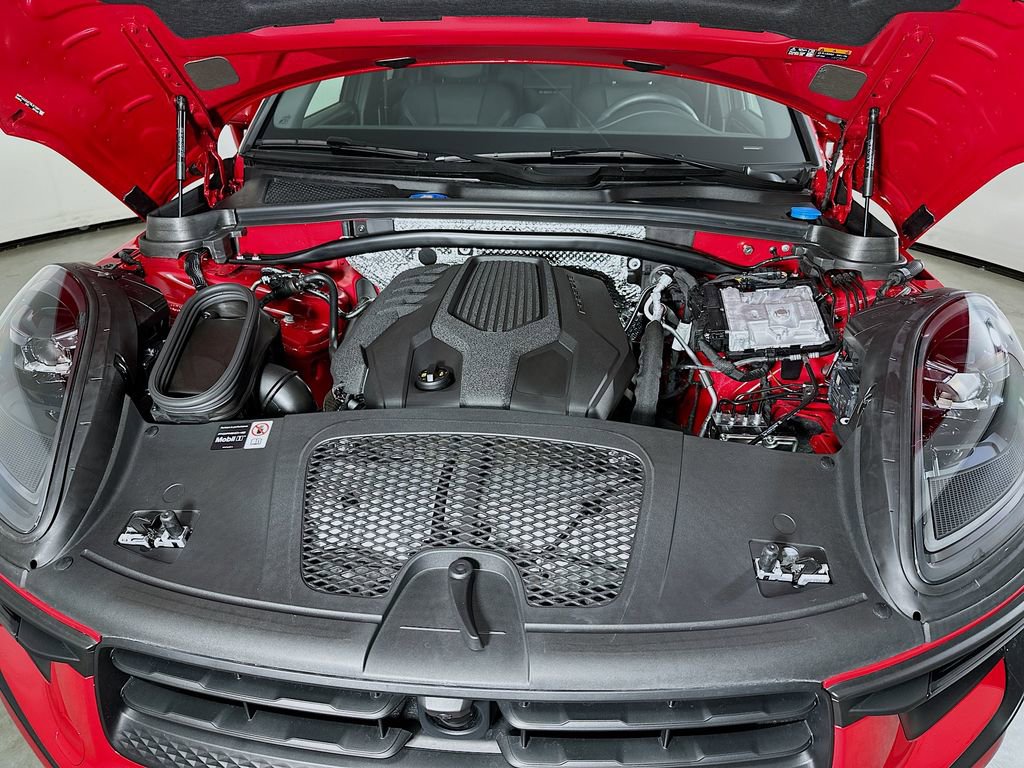Certified 2025 Porsche Macan image 33