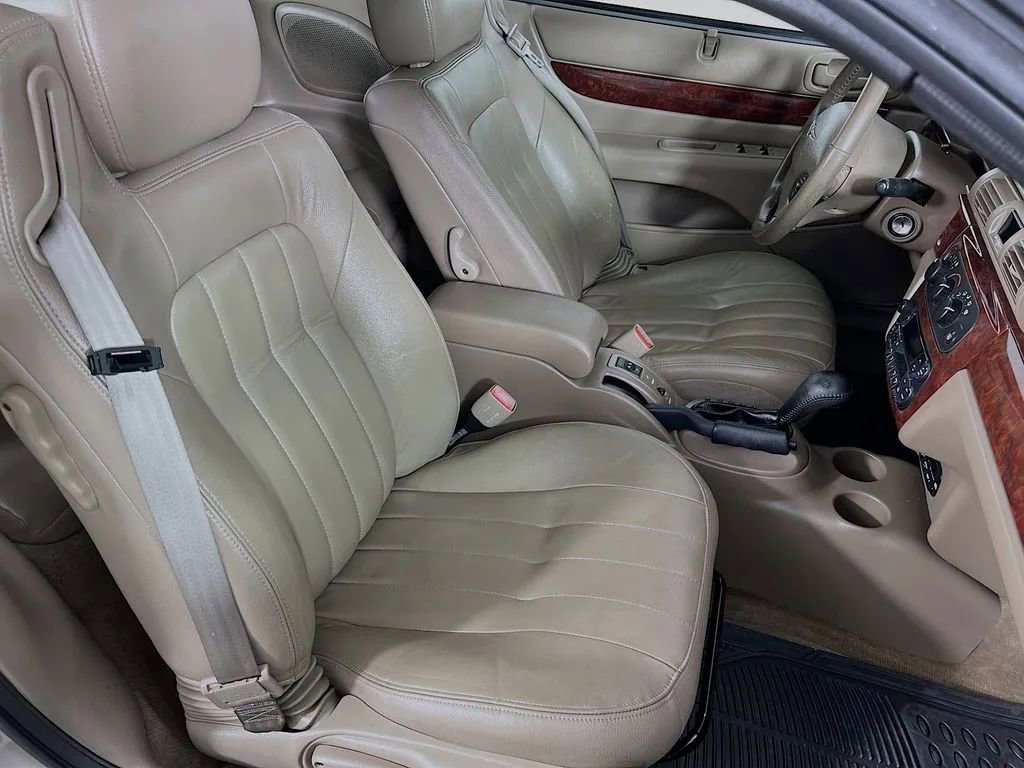 Used 2002 Chrysler Sebring LXi image 27