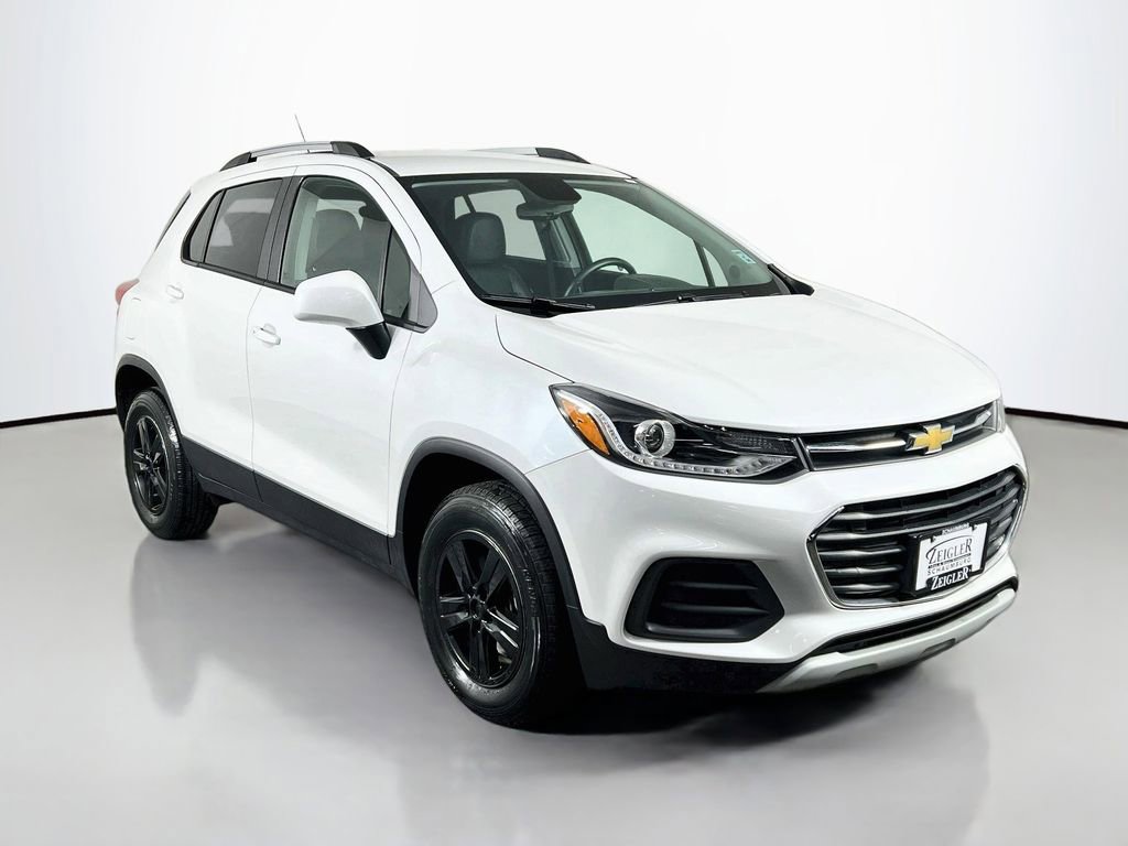 Used 2022 Chevrolet Trax LT w/ Driver Confidence Package AWD/4WD image 3
