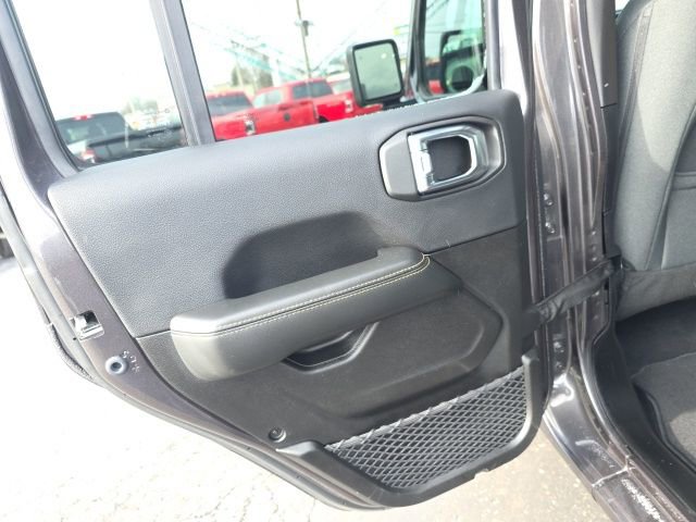 Used 2025 Jeep Wrangler Unlimited Sahara w/ Safety Group image 31