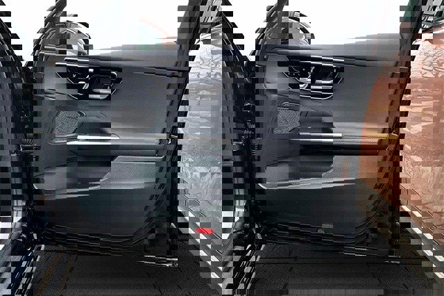 Used 2025 Mercedes-Benz C 300 C 300 image 31