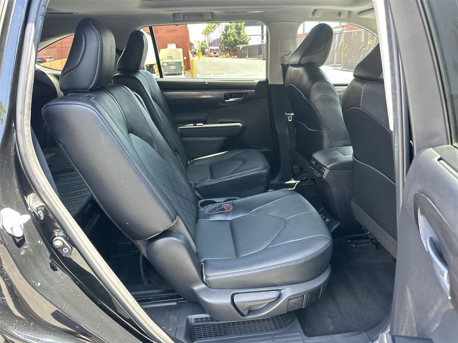 Used 2023 Toyota Highlander Platinum AWD/4WD image 14