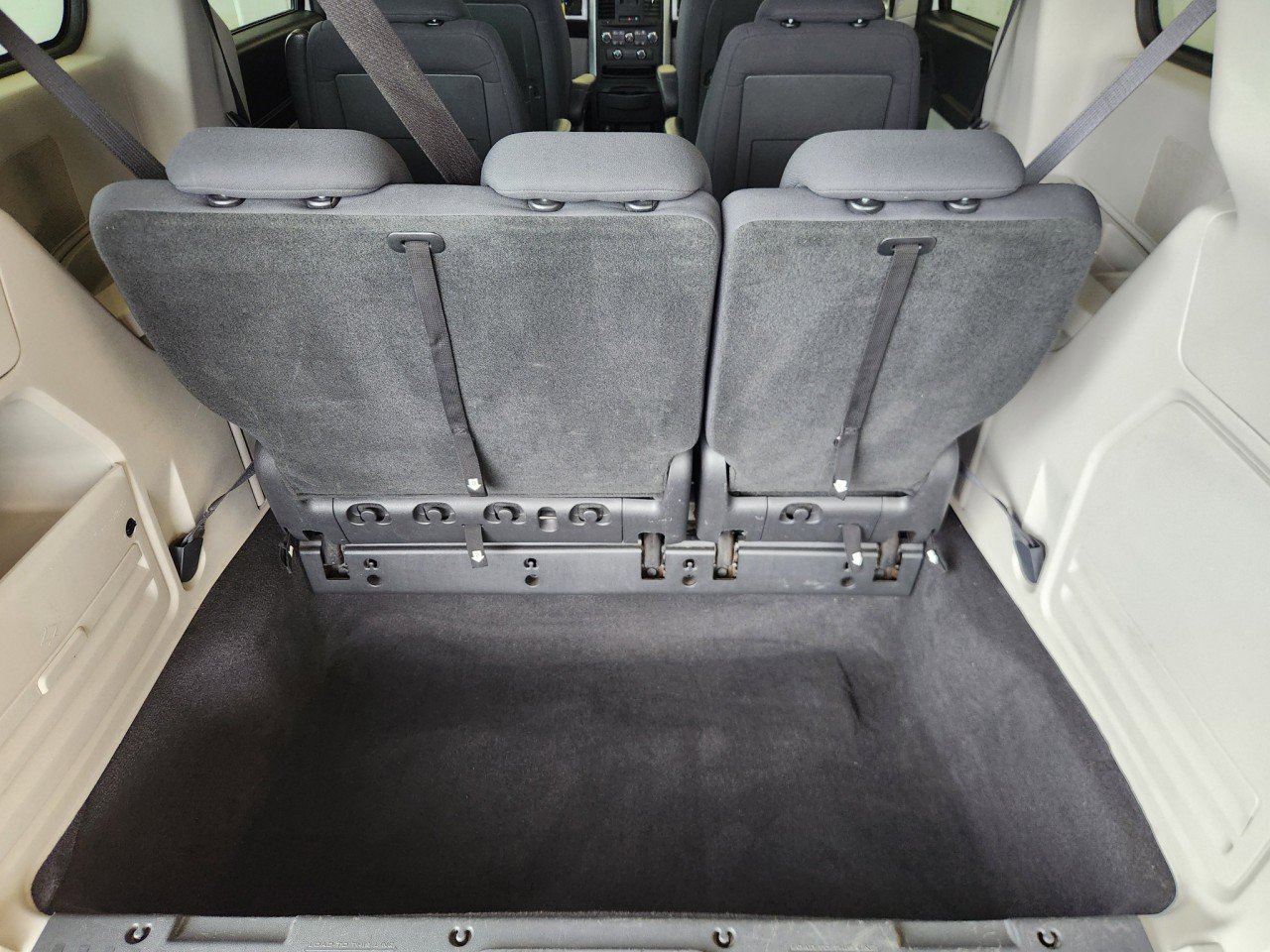 Used 2010 Dodge Grand Caravan SXT image 11