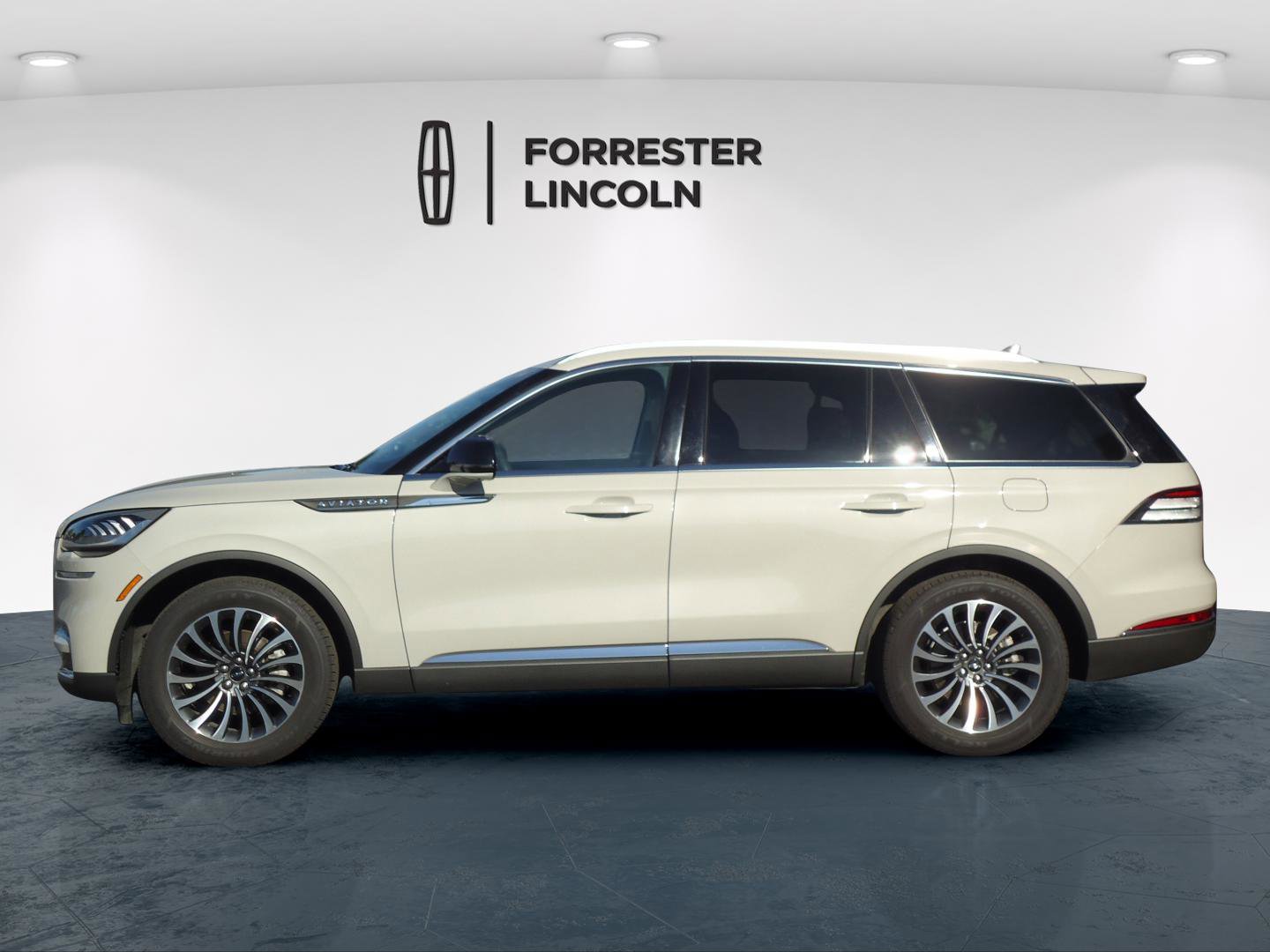 Used 2023 Lincoln Aviator Reserve w/ Class IV Trailer Tow Package image 6