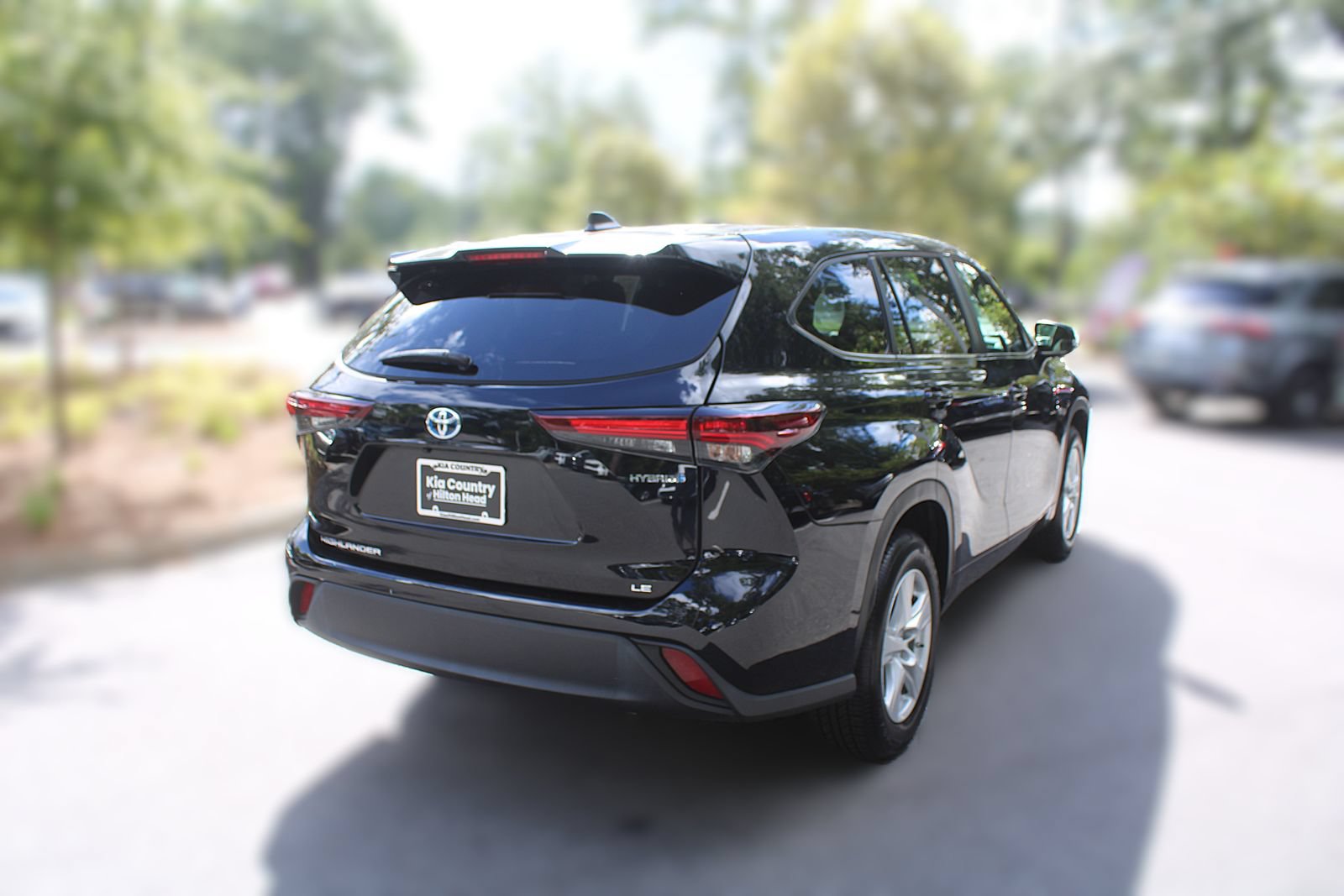 Used 2024 Toyota Highlander LE FWD image 13