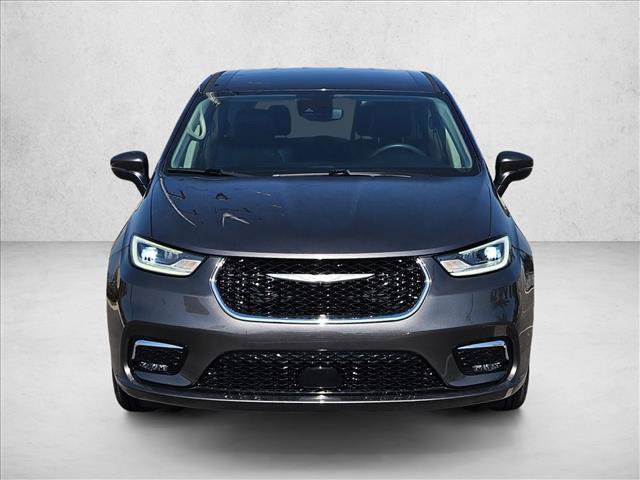 Used 2023 Chrysler Pacifica Touring-L FWD image 2