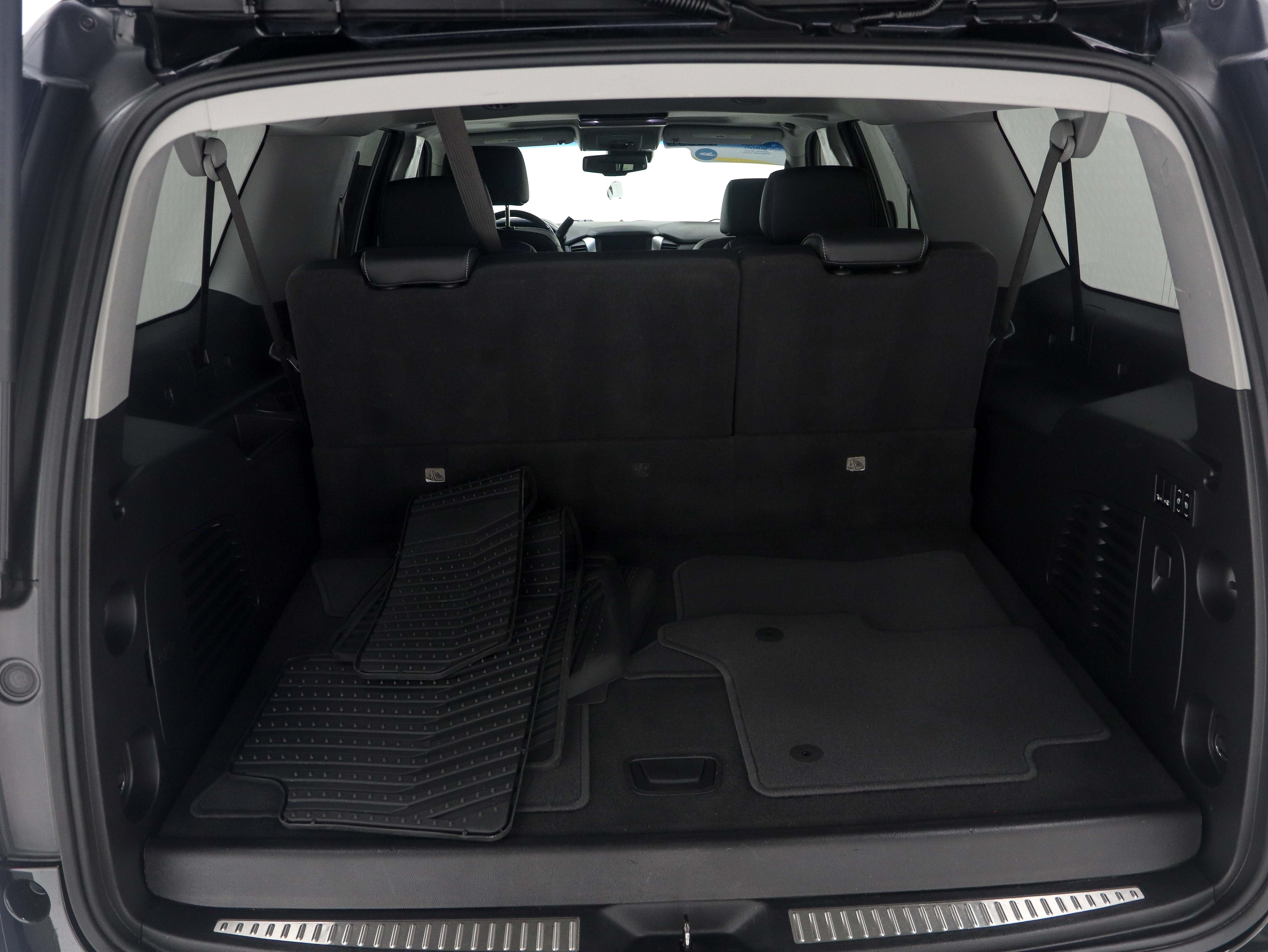 Used 2020 Chevrolet Suburban Premier AWD/4WD image 12