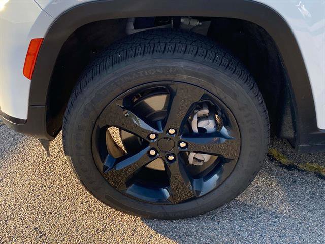 Used 2023 Jeep Grand Cherokee L Laredo image 19