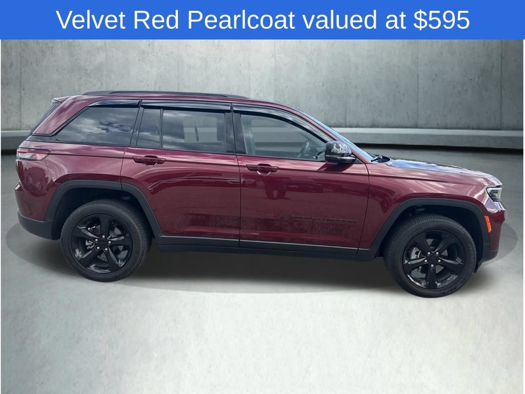 Used 2025 Jeep Grand Cherokee Altitude AWD/4WD image 8
