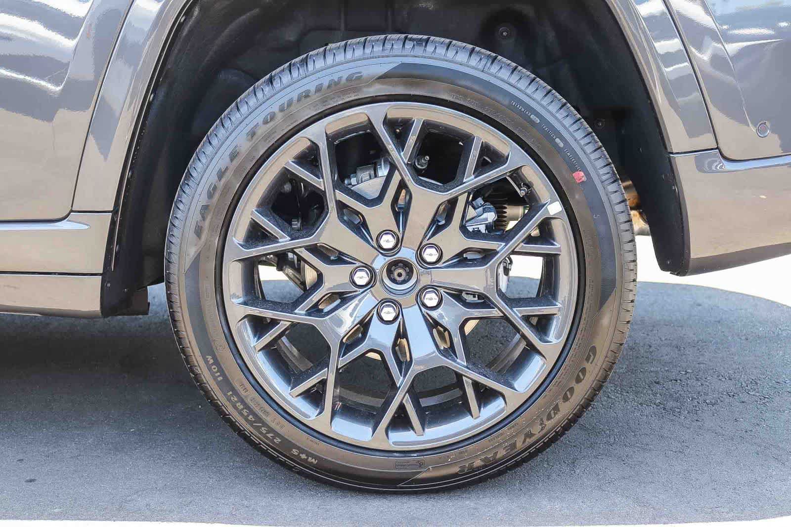 New 2026 Jeep Grand Cherokee Summit AWD/4WD image 9