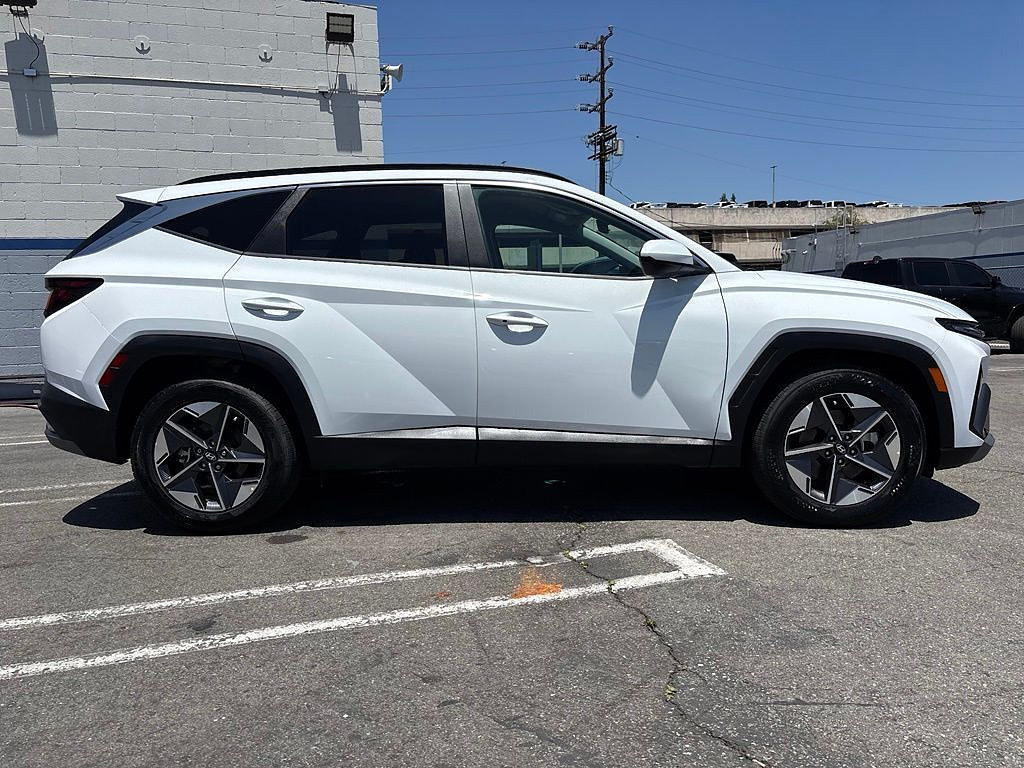 Used 2026 Hyundai Tucson SEL FWD image 2