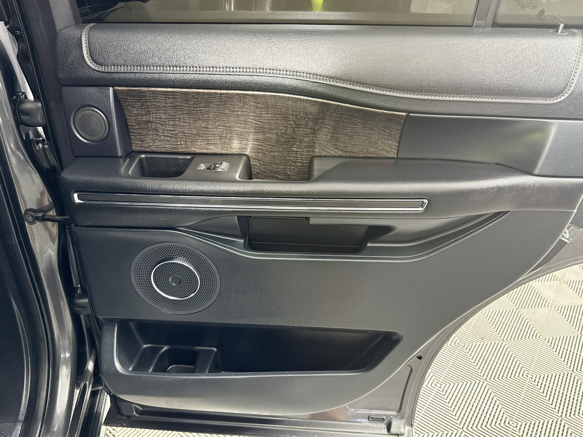 Used 2020 Ford Expedition Limited w/ Texas Edition Package RWD image 26