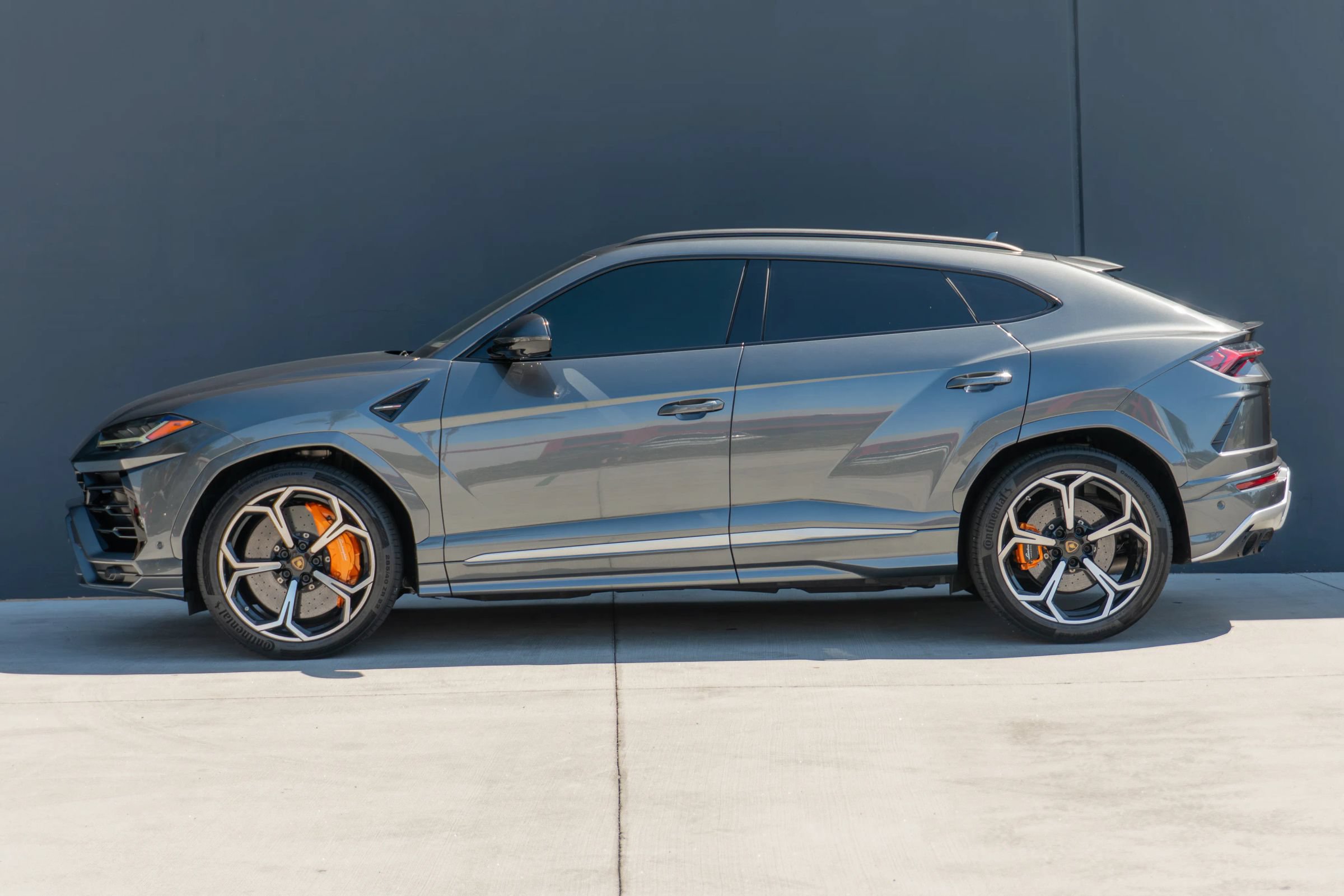 Used 2019 Lamborghini Urus AWD/4WD image 2