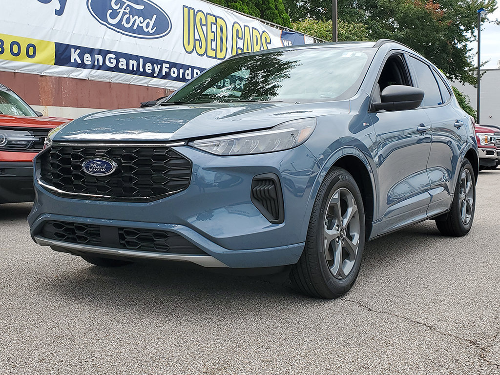 Used 2023 Ford Escape ST-Line w/ Tech Pack #1 FWD image 1
