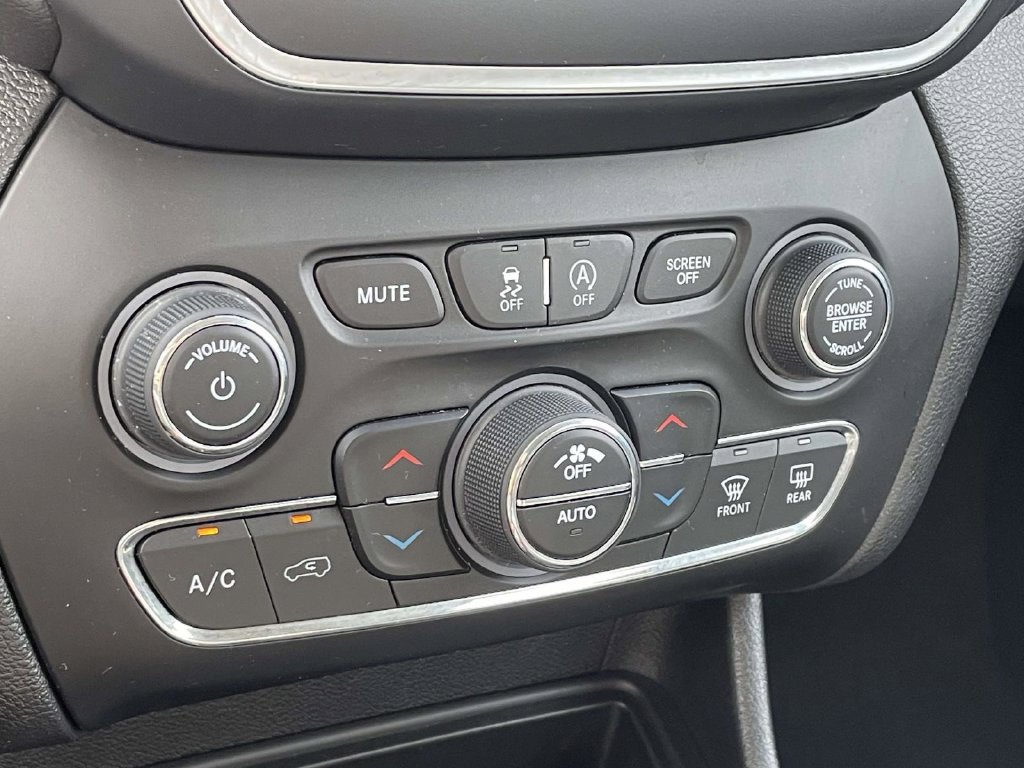 Certified 2022 Jeep Cherokee Latitude Lux AWD/4WD image 37