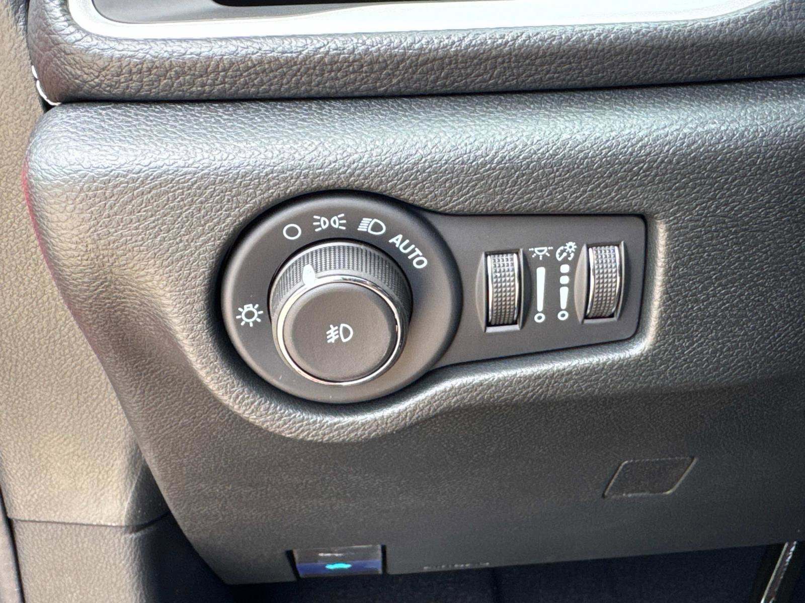 New 2026 Chrysler Pacifica Select image 34