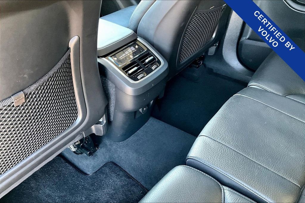 Used 2023 Volvo XC90 B5 Plus image 32