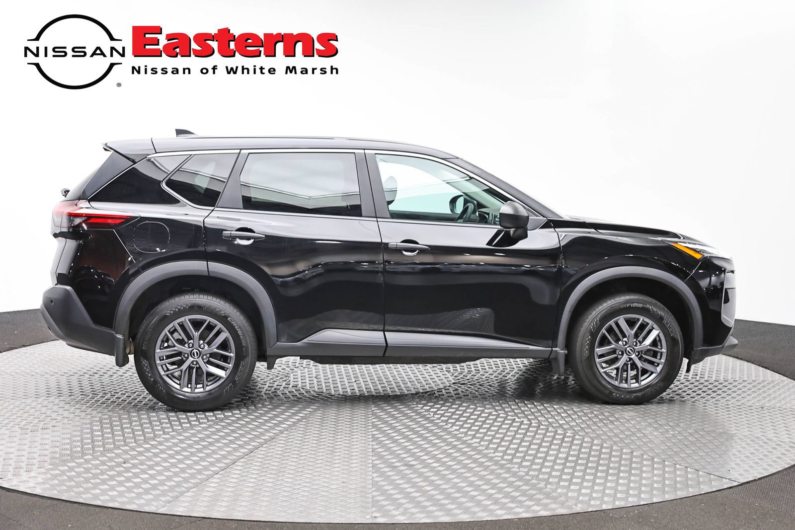 Used 2023 Nissan Rogue S AWD/4WD image 4