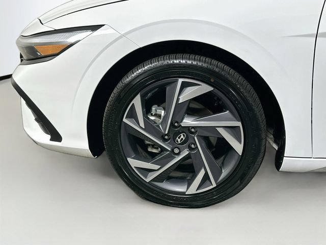 Used 2025 Hyundai Elantra SEL FWD image 34