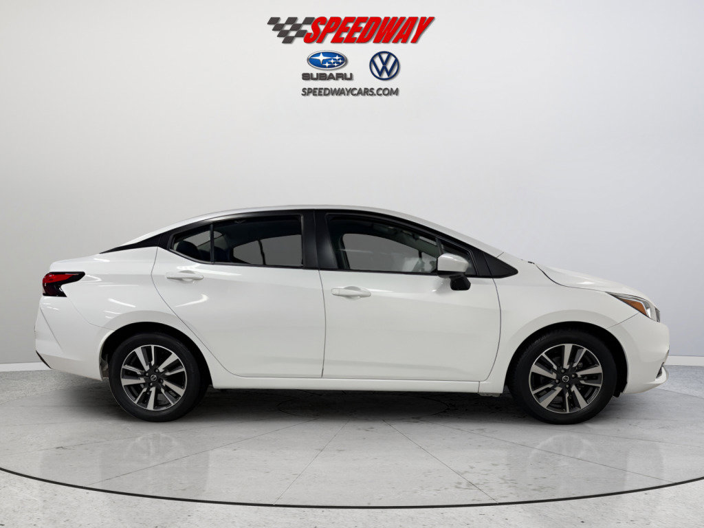 Used 2022 Nissan Versa SV image 8