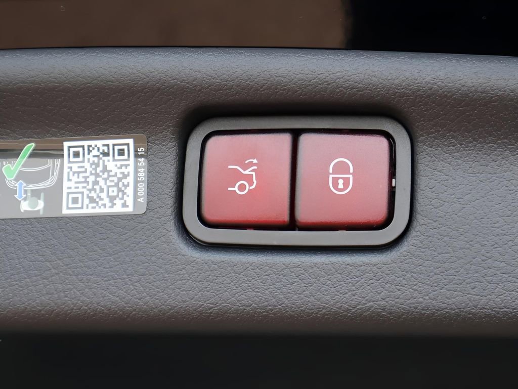 Certified 2025 Mercedes-Benz C 300 4MATIC Sedan image 35