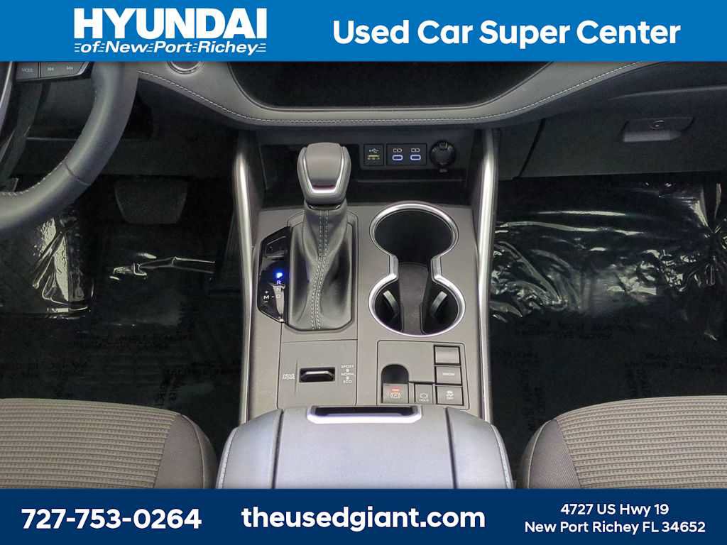 Used 2023 Toyota Highlander LE FWD image 22