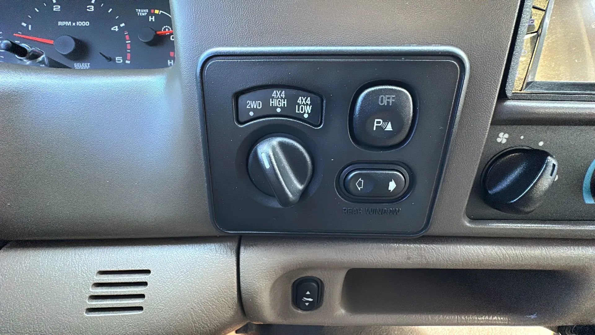 Used 2004 Ford F350 Lariat AWD/4WD image 14