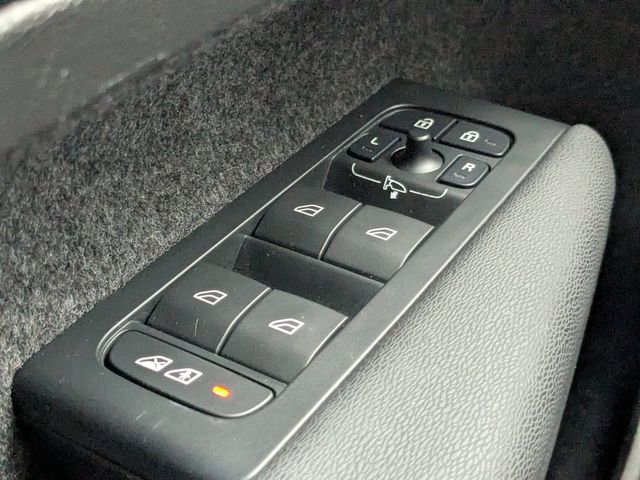 Certified 2023 Volvo C40 Recharge Core image 32