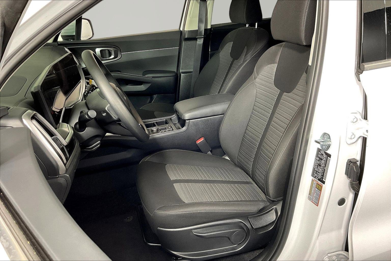 Certified 2025 Kia Sorento LX FWD image 21