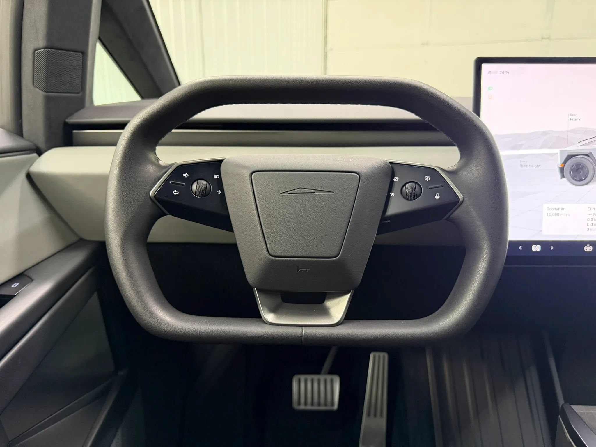 Used 2024 Tesla Cybertruck AWD Crew Cab image 21