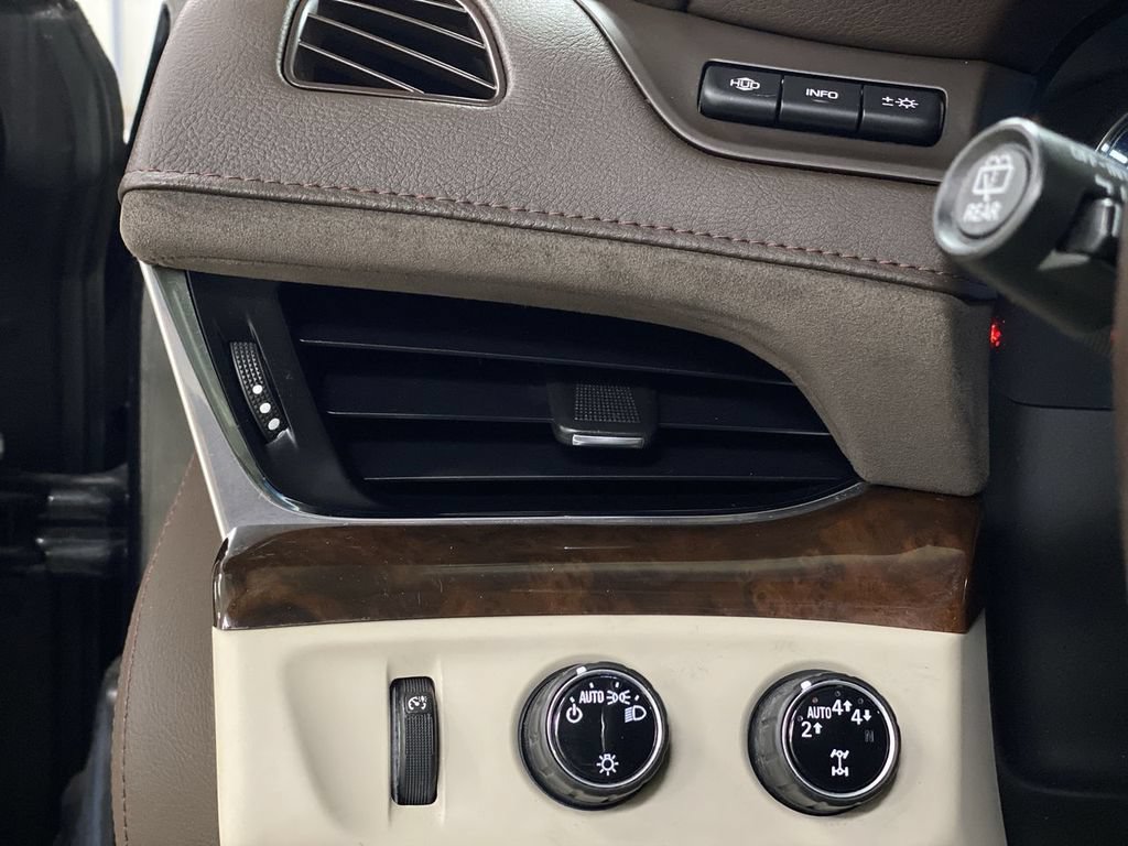Used 2017 Cadillac Escalade Premium Luxury AWD/4WD image 18