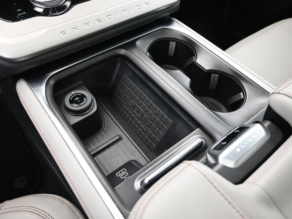 Used 2025 Ford Expedition Max Active image 18
